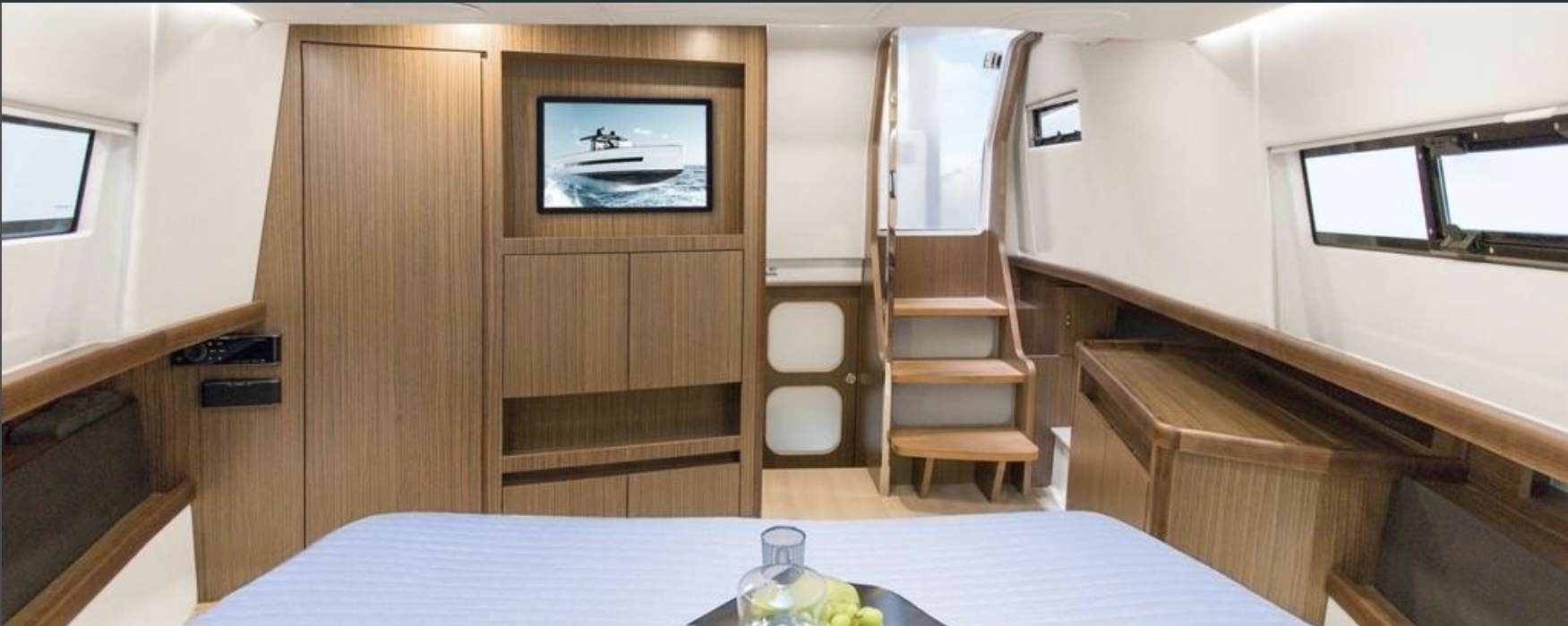 Yacht Photo 10